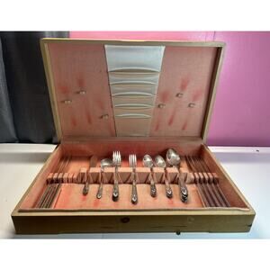 Vintage Crown Silverplate Radiance 34 PC Flatware Set With Box